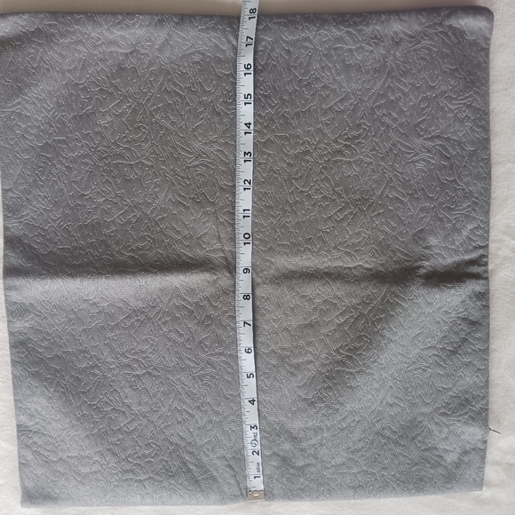 Home Accent Decorative Square Gray Throw Pillow Cushion Covers, NWOT Set of 2 - Picture 5 of 11